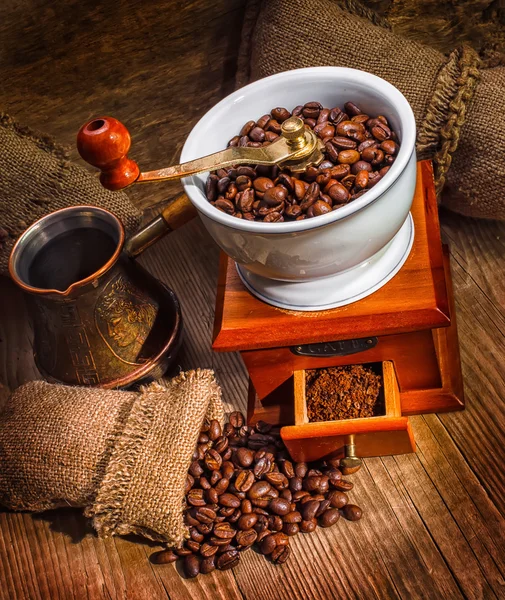Grinder en andere accessoires voor de koffie — Stockfoto