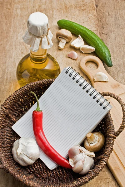 Garrafa de óleo de girassol e legumes — Fotografia de Stock