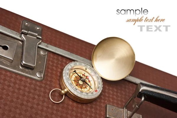 Oude koffer met een kompas — Stockfoto