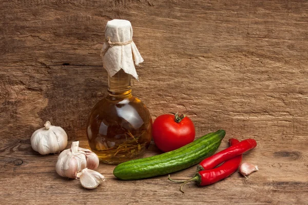 Produtos hortícolas e utensílios de cozinha — Fotografia de Stock