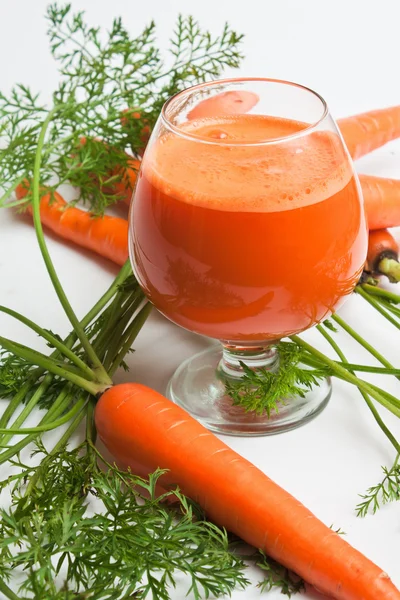 Carrots and carrot juice — Stock Photo, Image