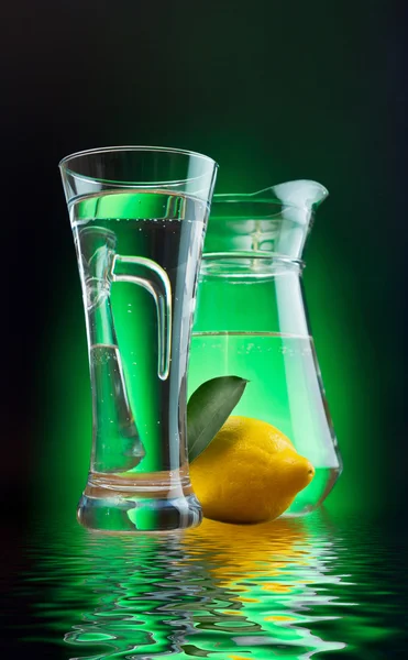 Água mineral e limão — Fotografia de Stock