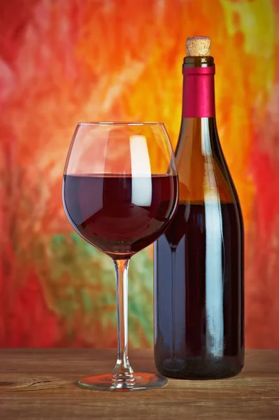 Вино, стекло и бутылка — стоковое фото