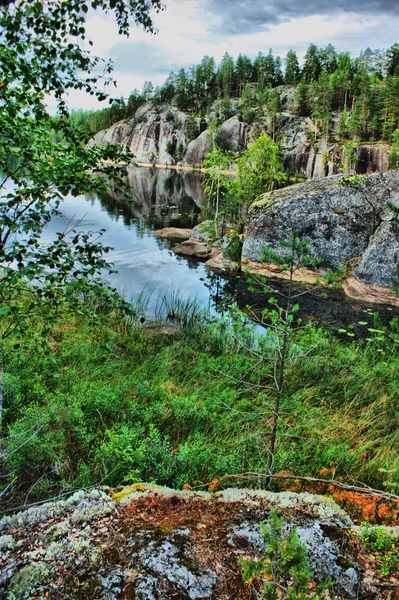 Paisaje escandinavo con rocas —  Fotos de Stock