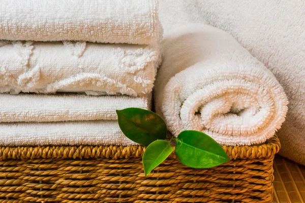 Spa con asciugamani e candela — Foto Stock