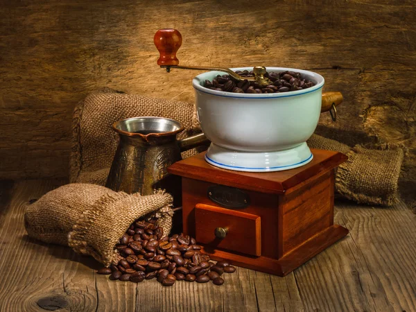 Grinder en andere accessoires voor de koffie — Stockfoto