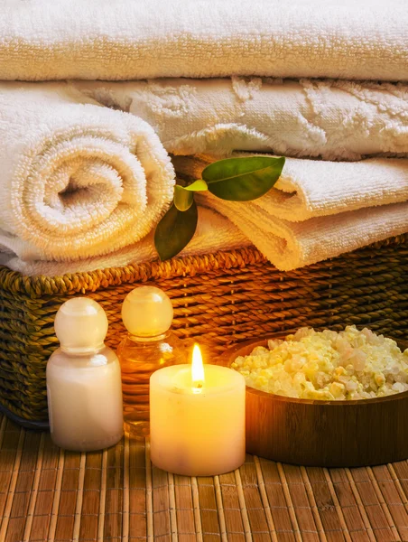 Spa with towels and candle — Stock Photo, Image