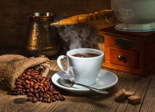 Kvarnen och andra tillbehör för kaffe — Stockfoto