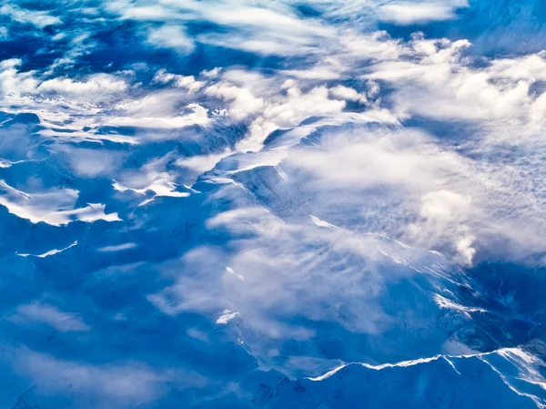 Vue aérienne des sommets enneigés en Colombie-Britannique, Canada — Photo