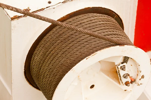 Стальной кабельный барабан тяжелой механической лебедки — стоковое фото