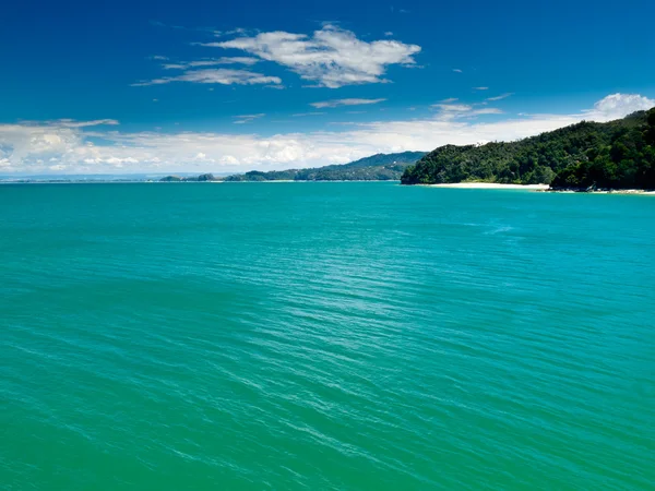 Turquoise waters off Abel Tasman NP, New Zealand — Stock Photo, Image