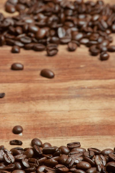 Kahve çekirdekleri grunge arka plan üzerinde — Stok fotoğraf