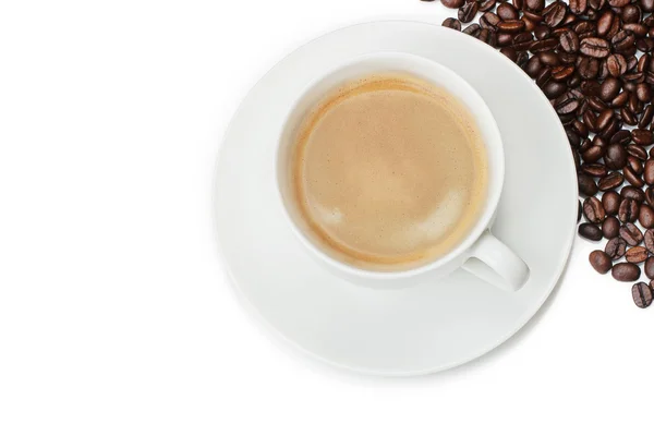 Чашка кави та кавових зерен — стокове фото