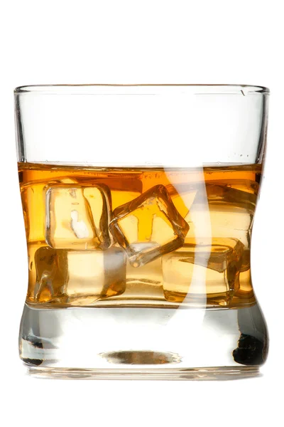 Bicchiere di wjiskey con ghiaccio — Foto Stock