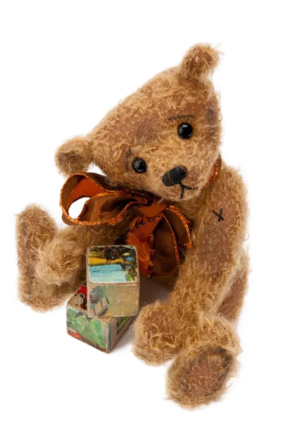 Urso de pelúcia com blocos de brinquedo — Fotografia de Stock