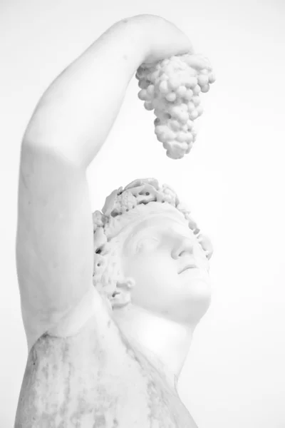 Статуя с виноградом — стоковое фото