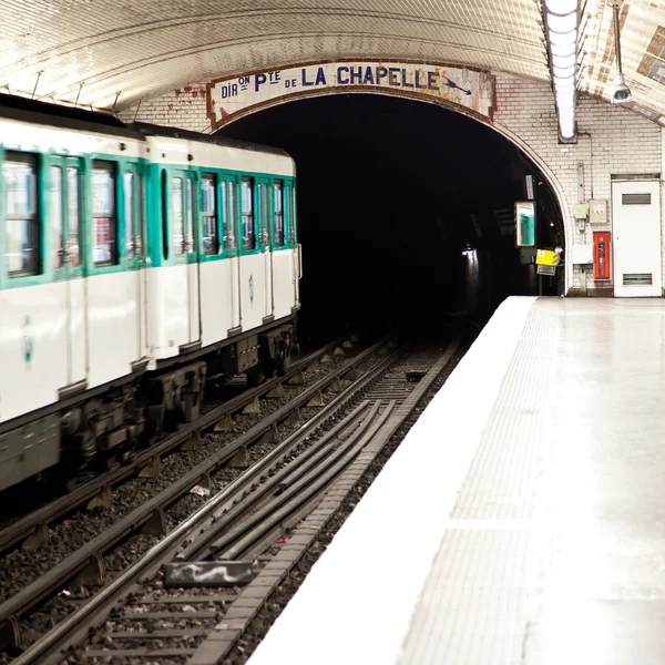 Pariser U-Bahn-Station — Stockfoto