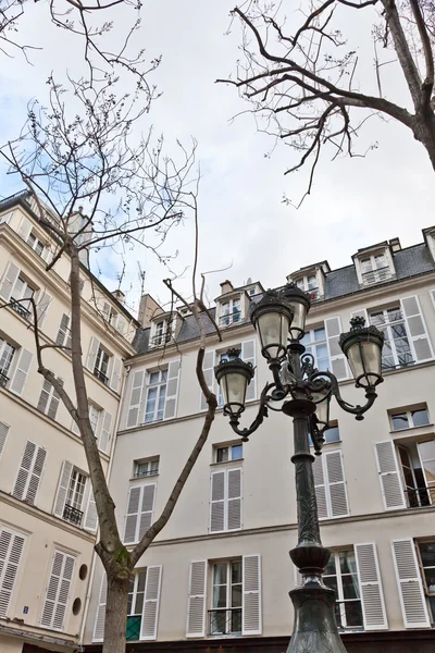 Париж - Place de Fustemberg — стоковое фото