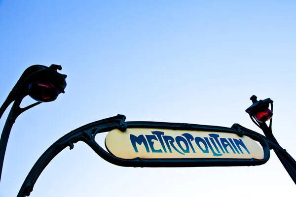 Eingang zur Pariser Metrostation — Stockfoto