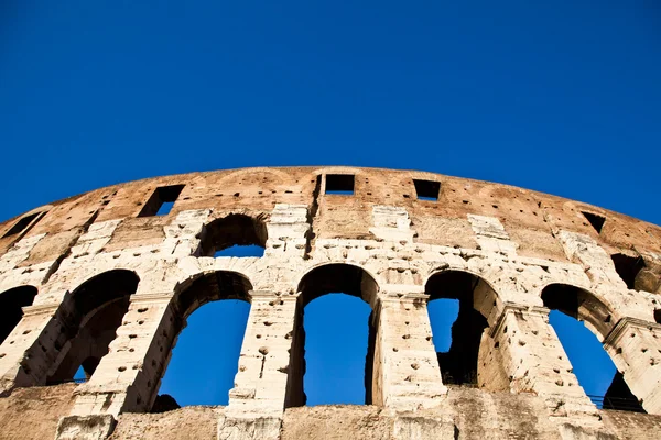 青い空とコロッセオ — ストック写真