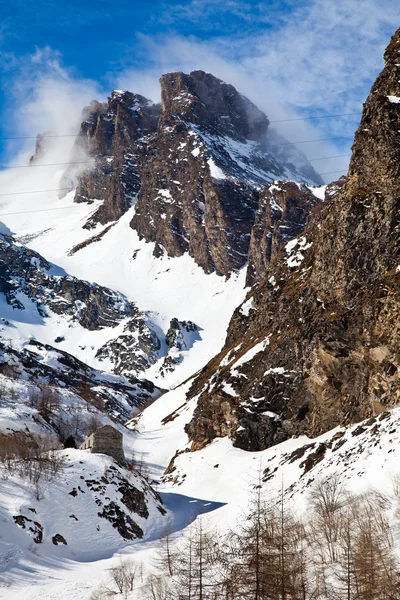 Sonniger Tag auf den Alpen — Stockfoto