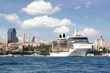 Deniz açmak için dışarı Cruise Gemi yola çıkacak