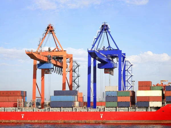 Cranes and Containers — Stock Photo, Image