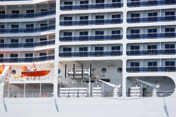 stock image Side view of the cruise ship