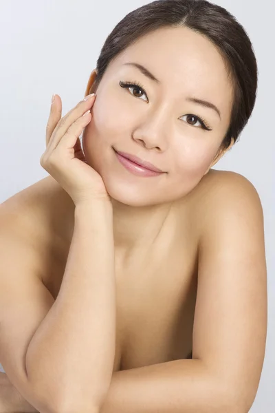 Retrato de joven y hermosa mujer asiática . —  Fotos de Stock