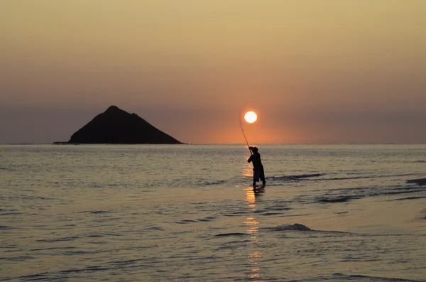 Pescador ao nascer do sol em Havaí — Fotografia de Stock