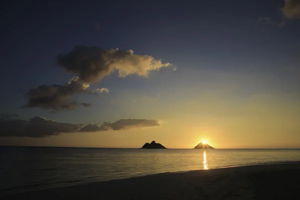 Sonnenaufgang über den Mokulua-Inseln — Stockfoto