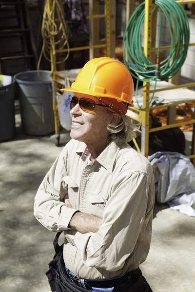 Senior männlicher Bauarbeiter — Stockfoto