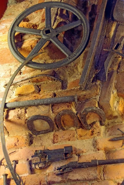 Installation von Eisen und Ziegeln — Stockfoto