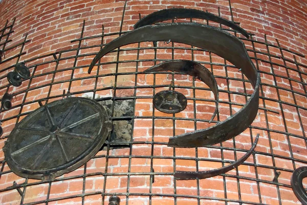 Iron And Bricks Installation — Stock Photo, Image