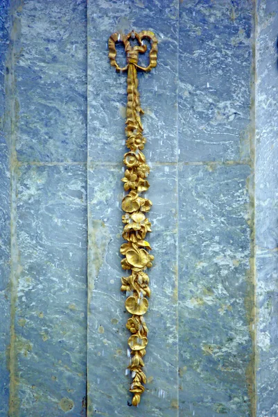 Fragment av fontänen i peterhof — Stockfoto