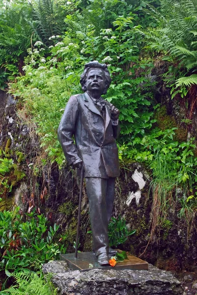 Staty av edward grieg nära av hans hus i bergen — Stockfoto