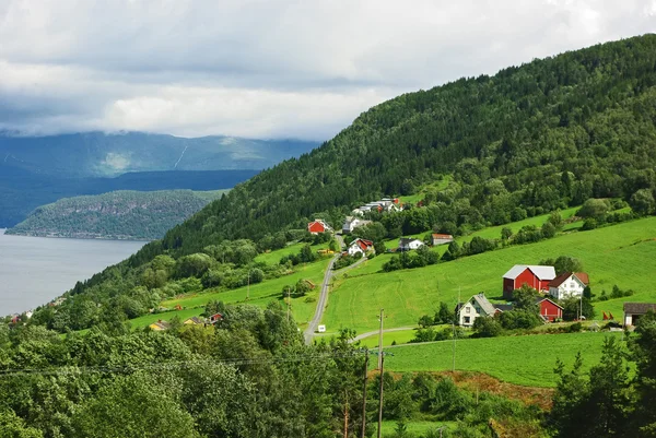 Paisagem montanhosa do norte da Noruega — Fotografia de Stock