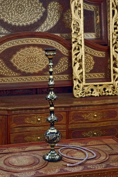Кальян в красивой деревянной комнате — стоковое фото