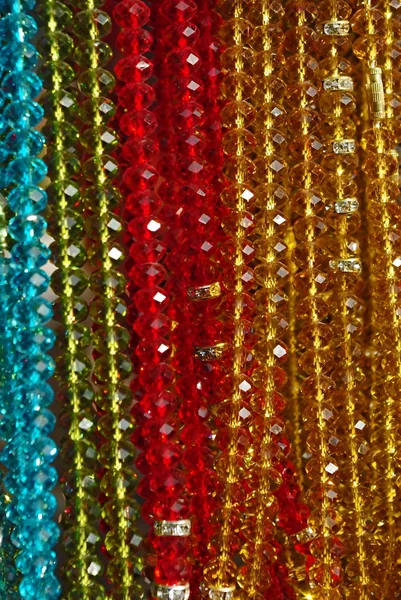 Veel gekleurde kralen van verschillende mineralen — Stockfoto