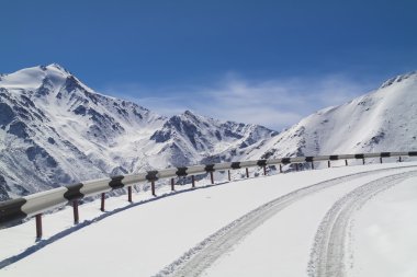 Dağlardaki yol.