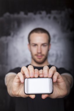 sms mesajı göster bana! adam tutarak cep telefonu