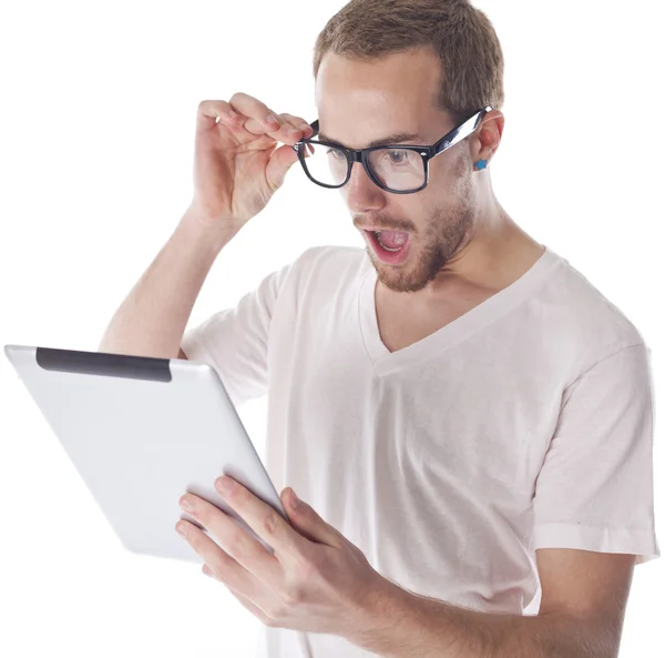 Hombre inteligente de buen aspecto mirando Tablet Computer — Foto de Stock
