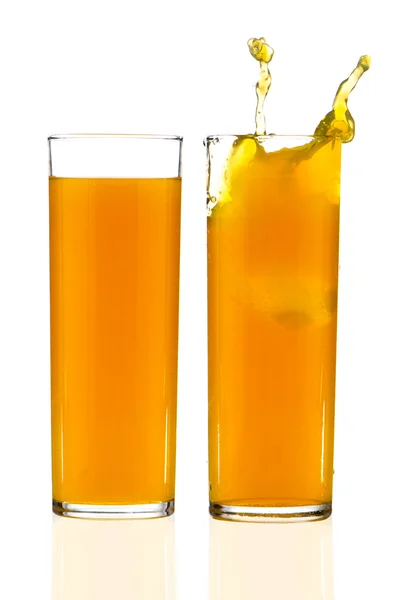 Två koppar apelsinjuice — Stockfoto