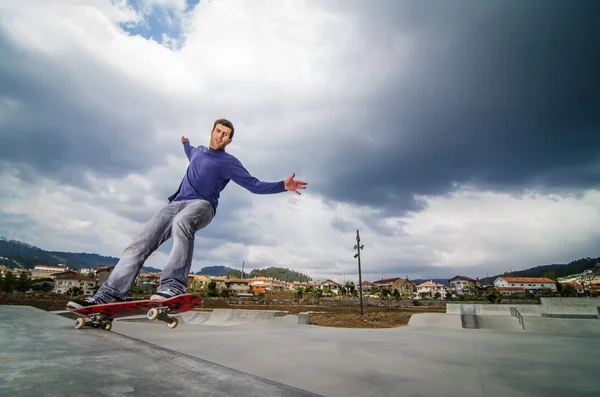 Skateboarder on a grind — Stock Photo, Image