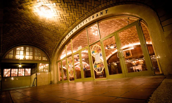 历史性的耳语画廊牡蛎酒吧中央车站 — 图库照片
