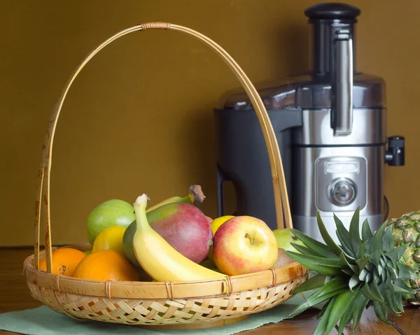 Fruit and Electric Juicer — Stock Photo, Image