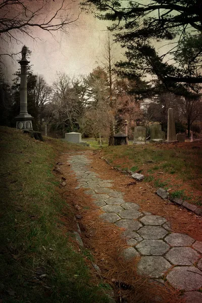 Mezarlık yolu — Stok fotoğraf