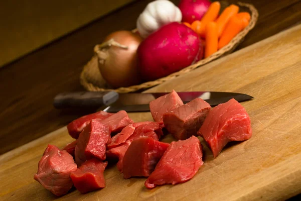Cubos de carne de res —  Fotos de Stock