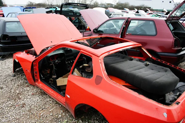 Oude auto's worden gesloopt — Stockfoto