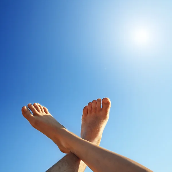 Ноги и солнце — стоковое фото